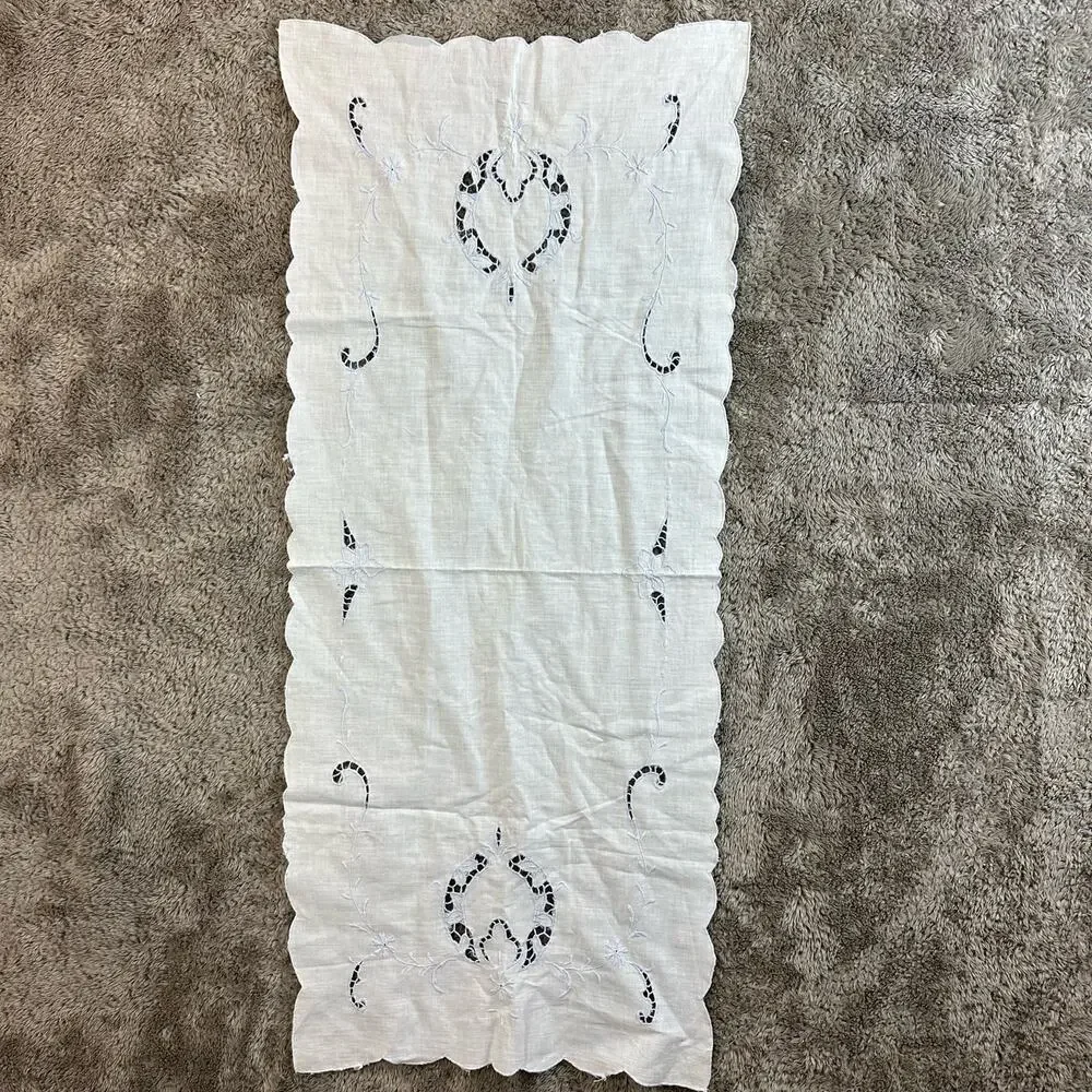 Vintage Antique Handmade Embroider Cutout Table Linen Runner Cover Doily